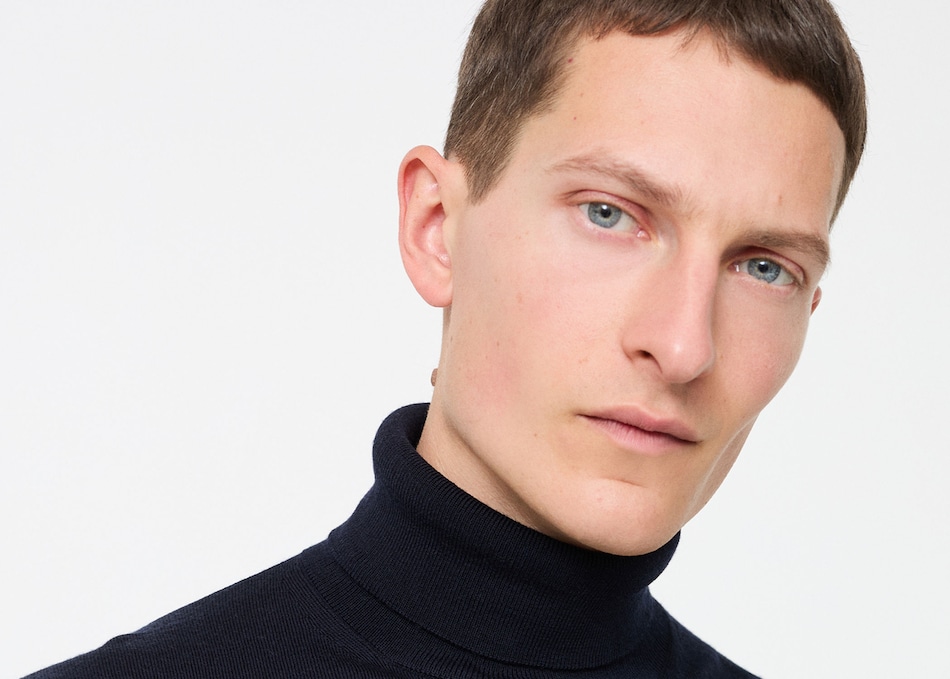 Men's turtleneck sweater outfit.