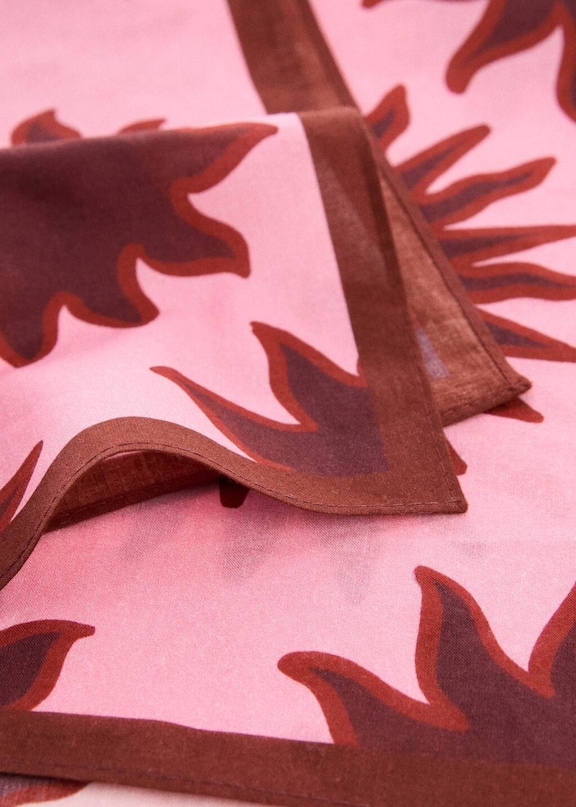 Colors that combine with chocolate brown: pale pink.