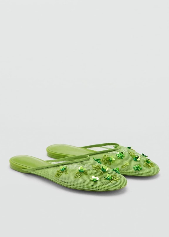 Combinez le vert lime et les chaussures.