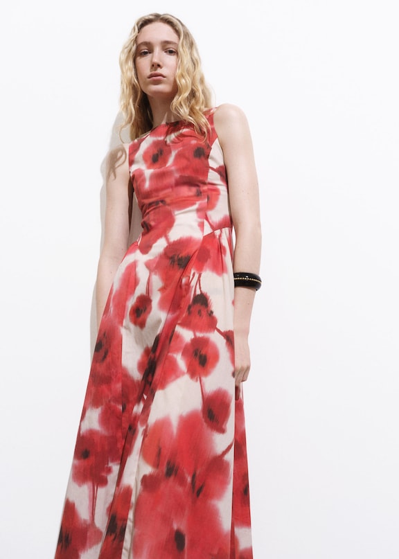 Red and cream floral print maxi dress for classy Ascot outfits.