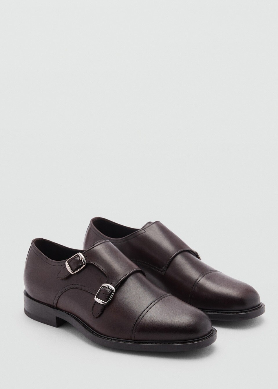 Rebajas de invierno en zapatos de hombre.