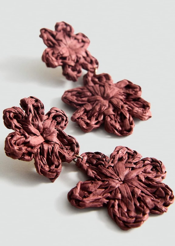 Pendientes de flecos estilo boho chic de mujer.