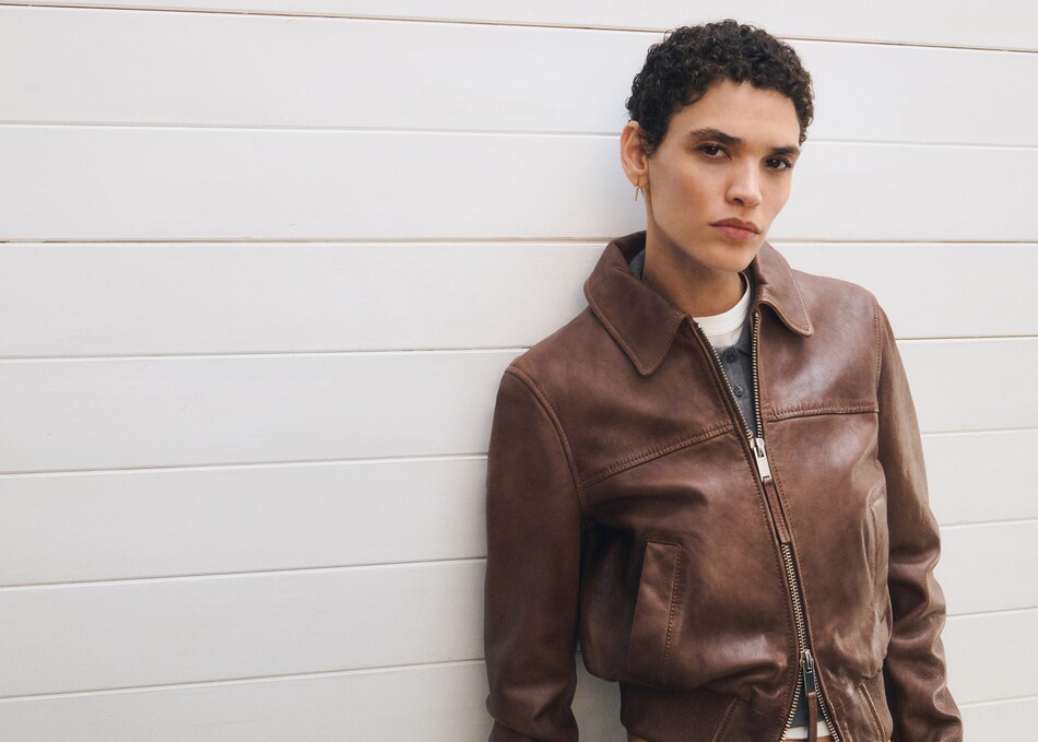 Look da donna per la mezza stagione con giacca marrone